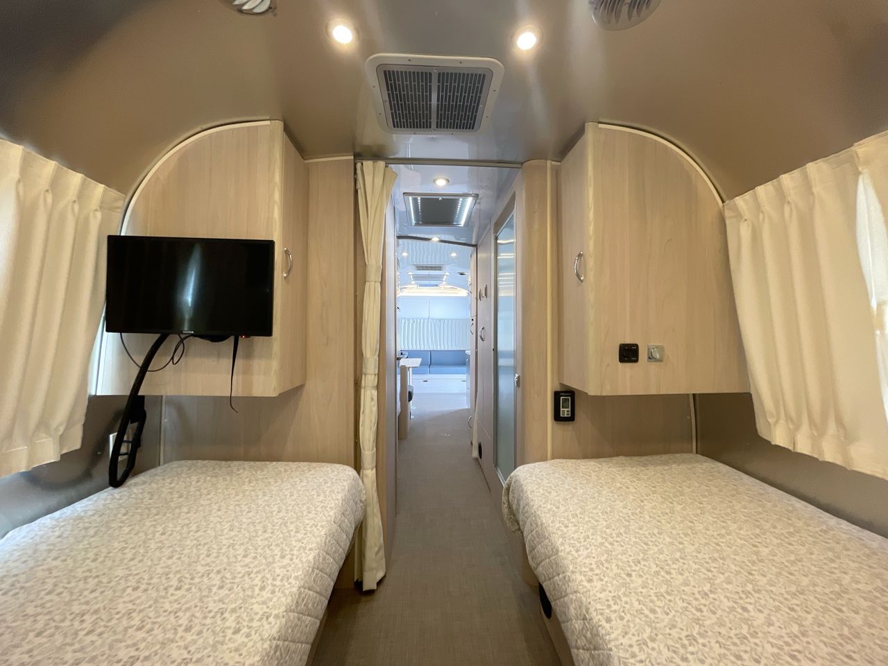 2024 Airstream 30RBT Base