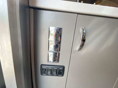 2024 Airstream 30RBT Base