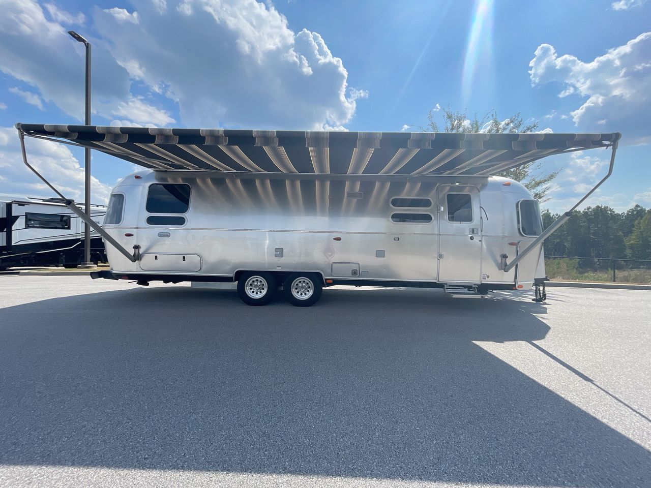 2024 Airstream 30RBT Base