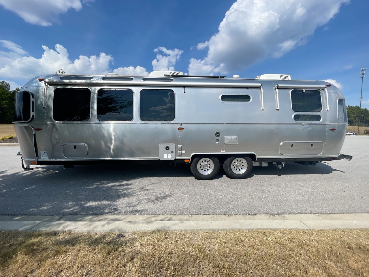 2024 Airstream 30RBT Base