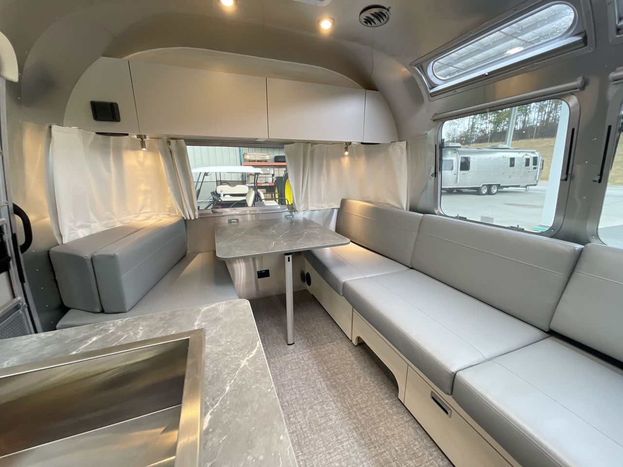 2025 Airstream 27FBQ Base