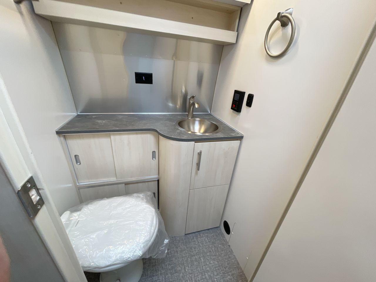 2025 Airstream 27FBQ Base