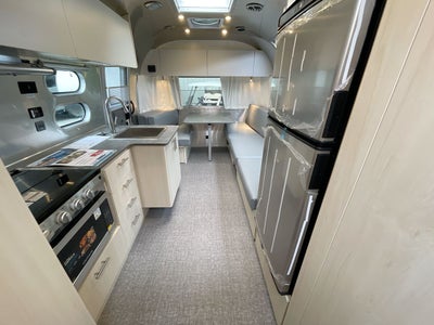 2025 Airstream 27FBQ Base