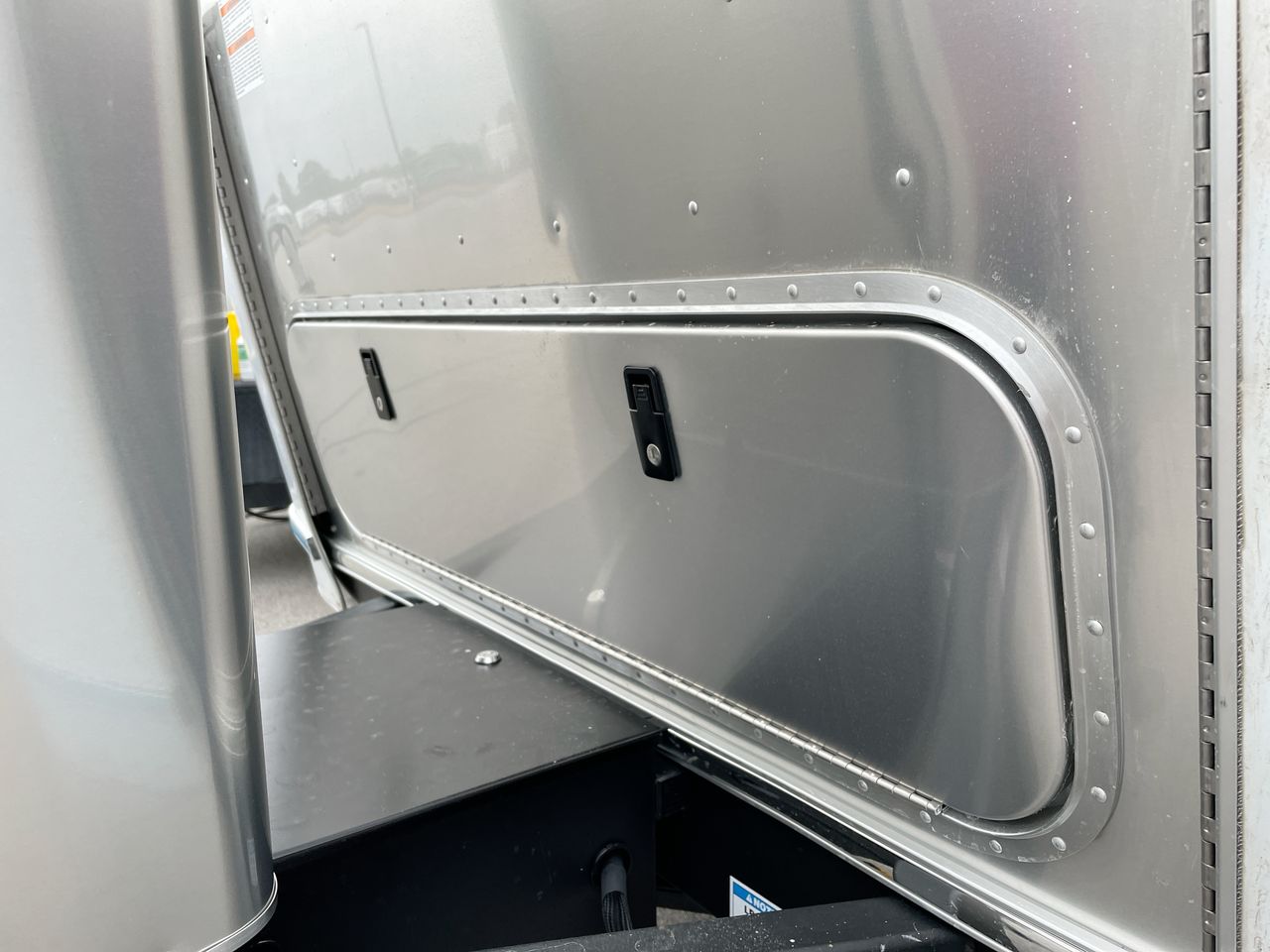 2025 Airstream 27FBQ Base