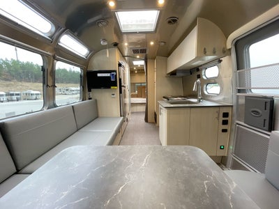 2025 Airstream 27FBQ Base