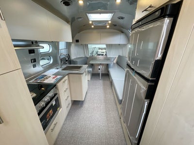 2025 Airstream 27FBQ Base