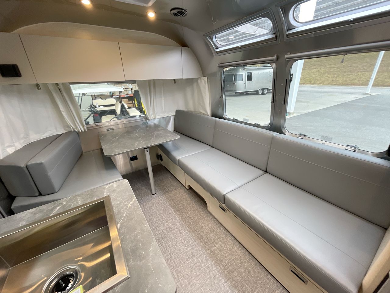2025 Airstream 27FBQ Base