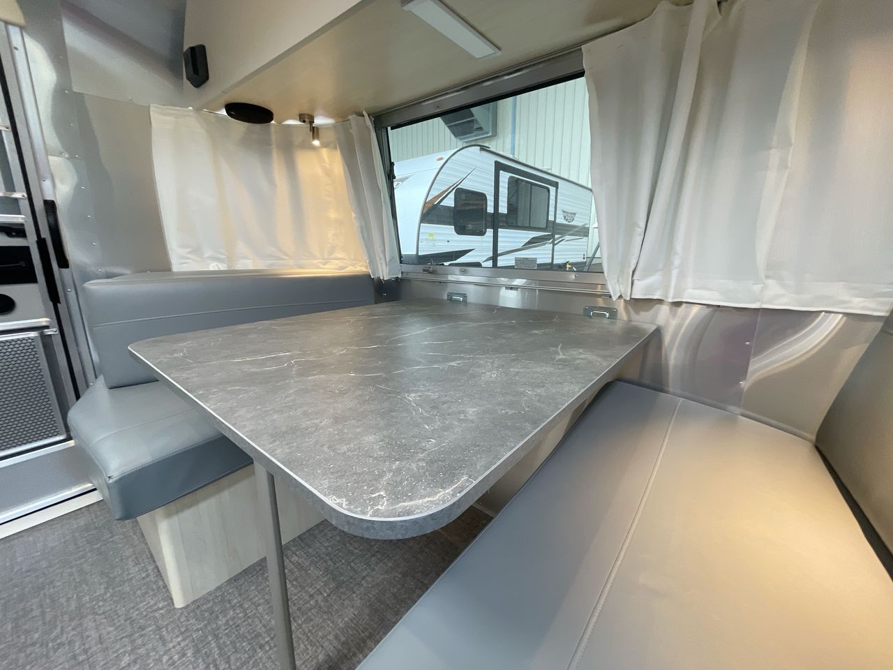 2025 Airstream 27FBQ Base