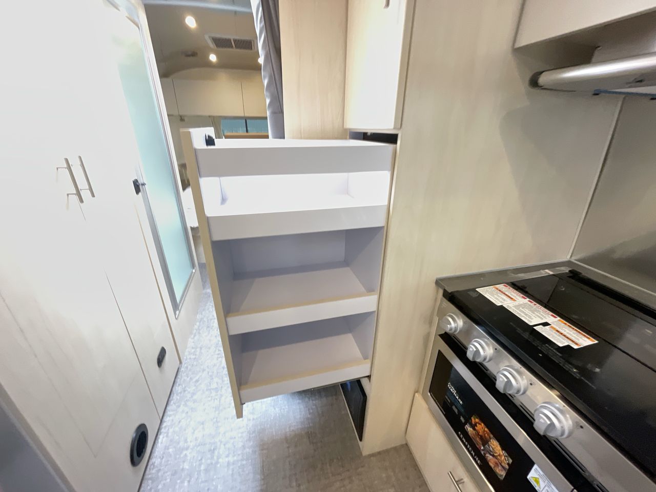 2025 Airstream 27FBQ Base