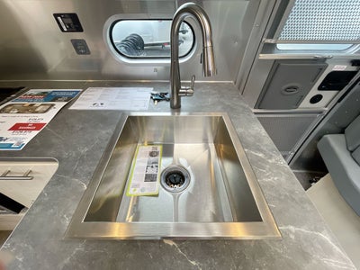 2025 Airstream 27FBQ Base