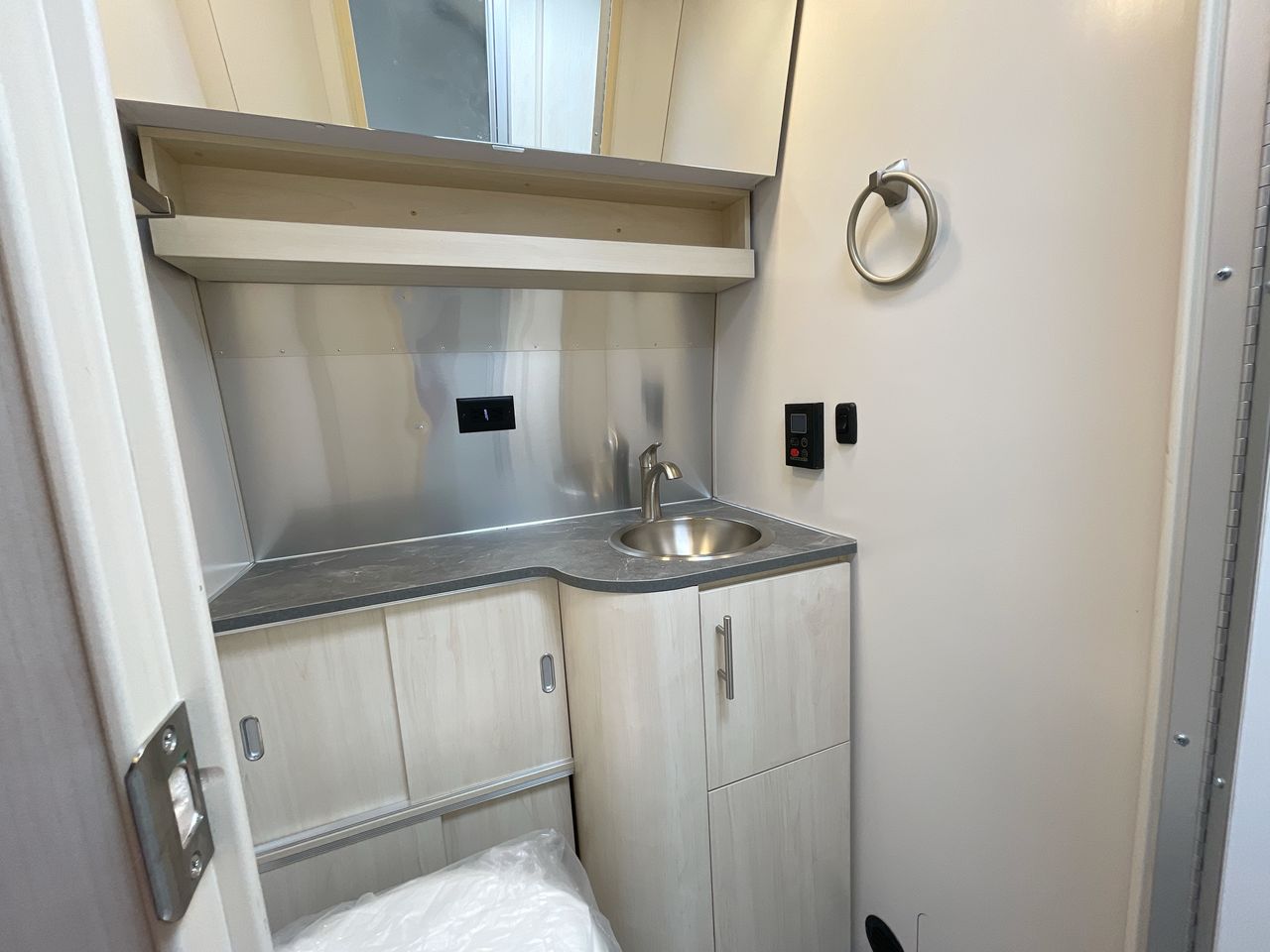 2025 Airstream 27FBQ Base