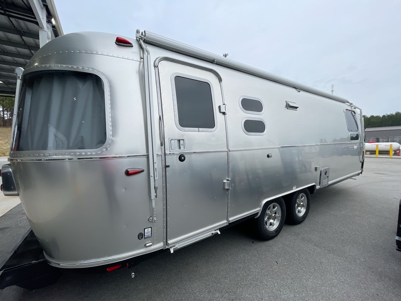 2025 Airstream 27FBQ Base