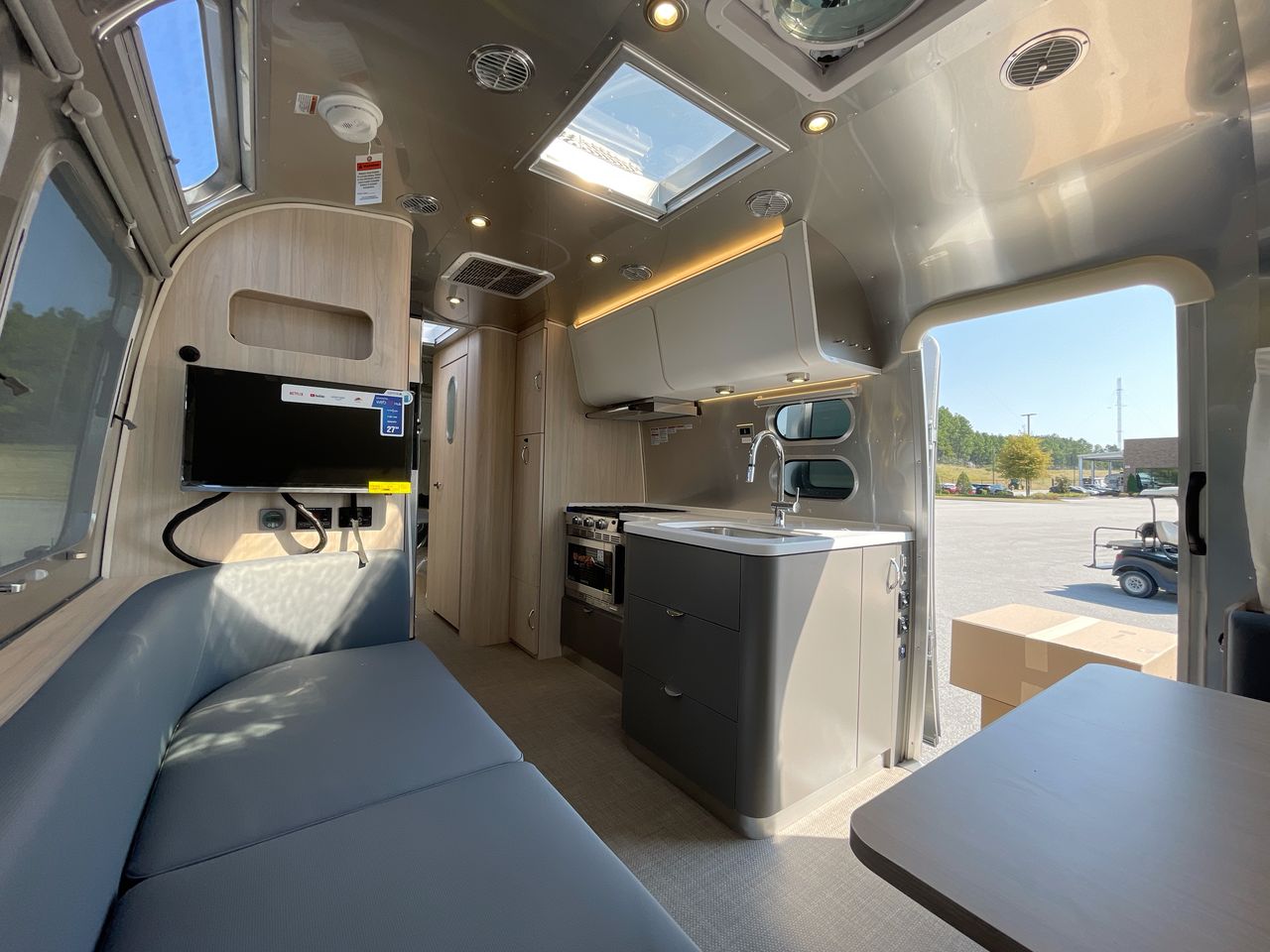 2026 Airstream 27FBQ Base