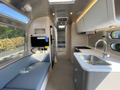 2026 Airstream 27FBQ Base