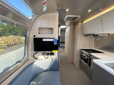 2026 Airstream 27FBQ Base
