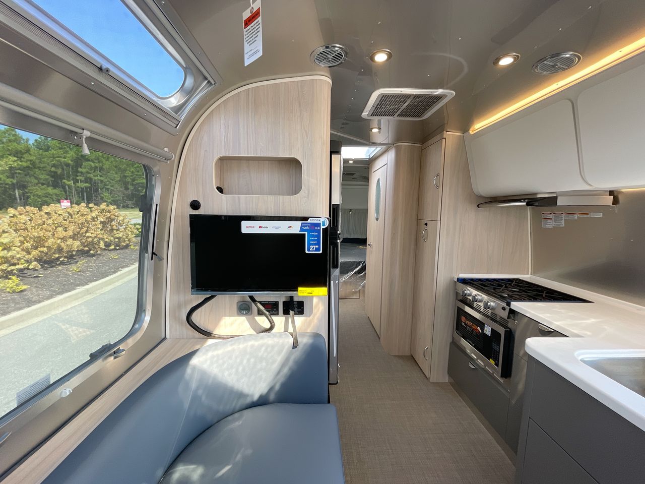 2026 Airstream 27FBQ Base