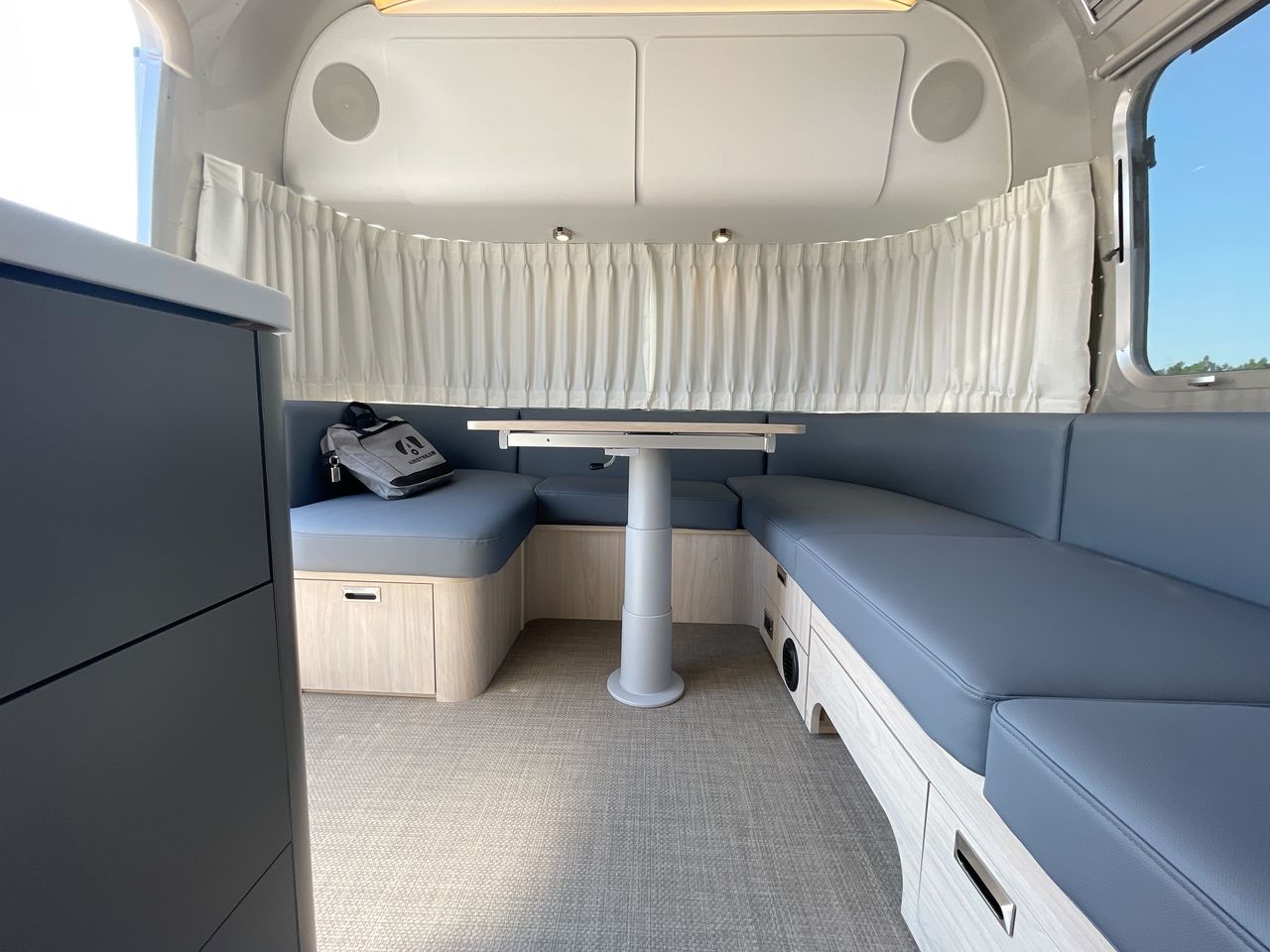2026 Airstream 27FBQ Base