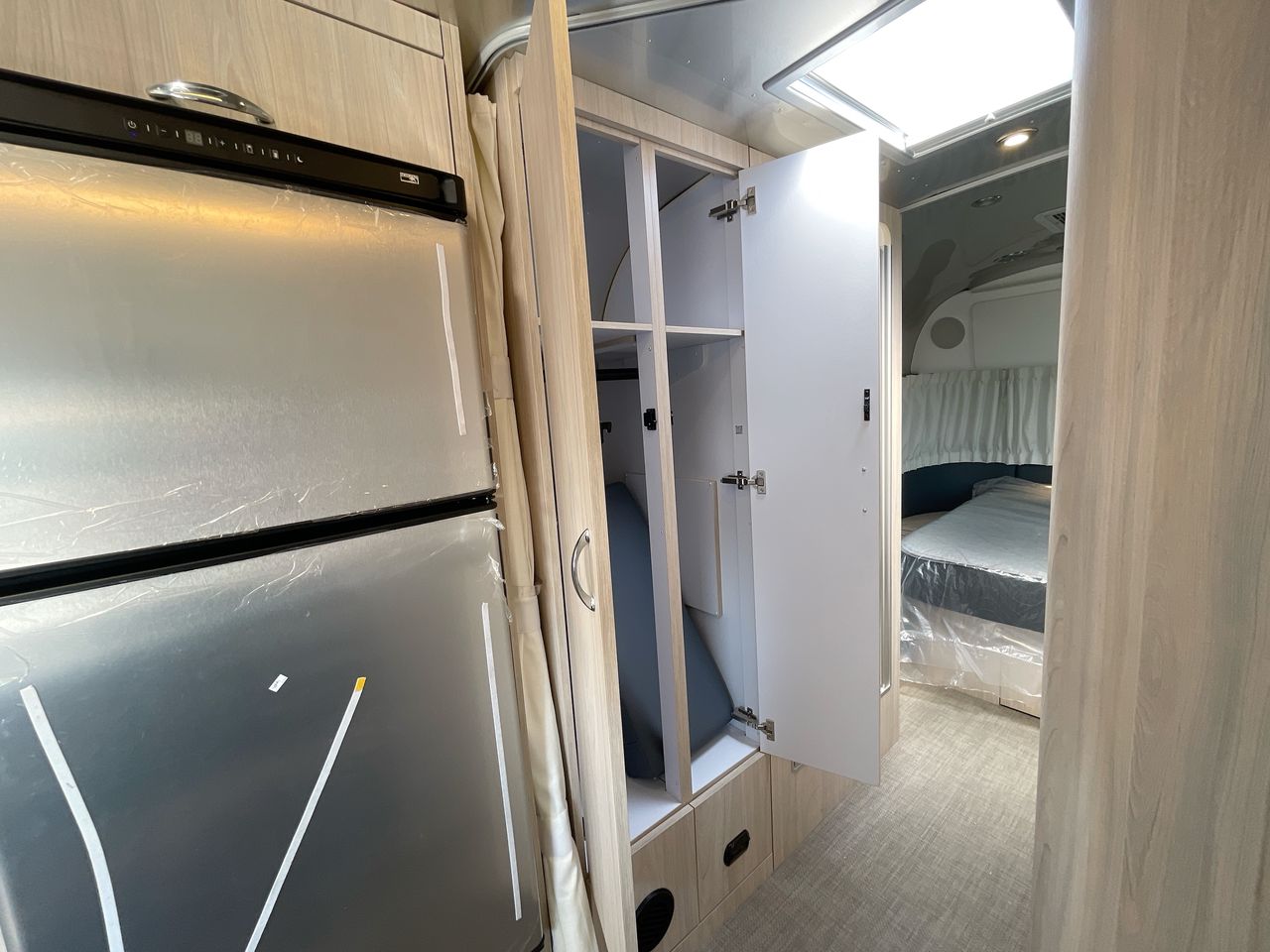 2026 Airstream 27FBQ Base