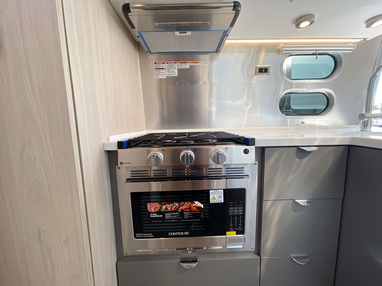 2026 Airstream 27FBQ Base