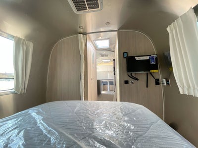 2026 Airstream 27FBQ Base
