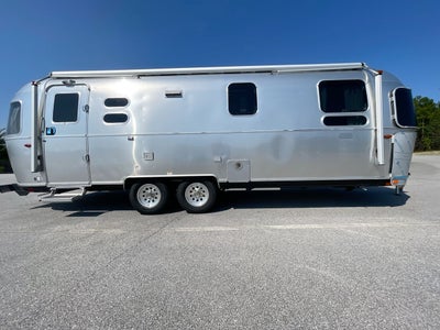 2026 Airstream 27FBQ Base