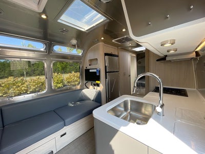 2026 Airstream 27FBQ Base