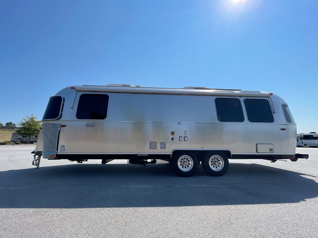 2026 Airstream 27FBQ Base