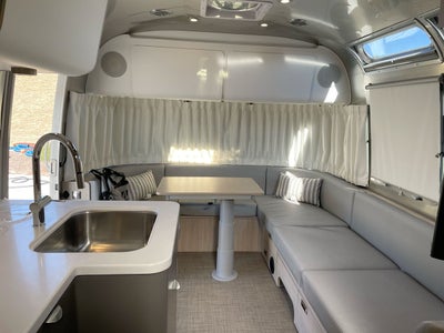 2026 Airstream 27FBT Base
