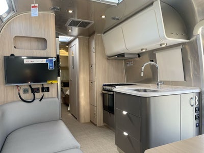 2026 Airstream 27FBT Base