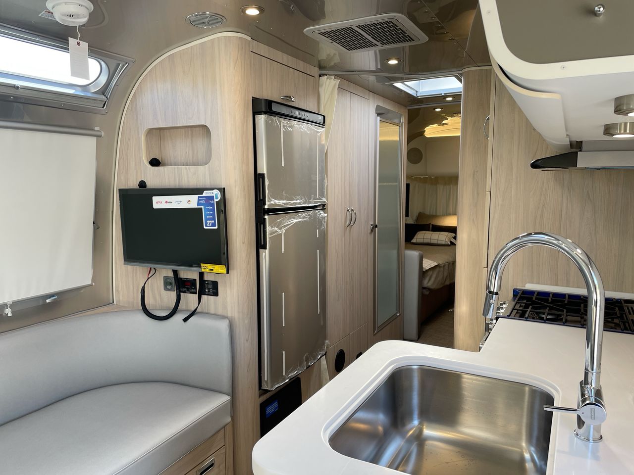 2026 Airstream 27FBT Base