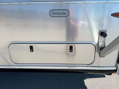 2026 Airstream 27FBT Base