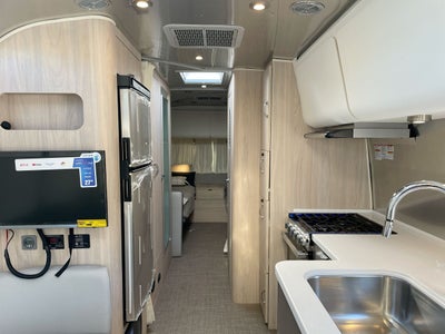 2026 Airstream 27FBT Base