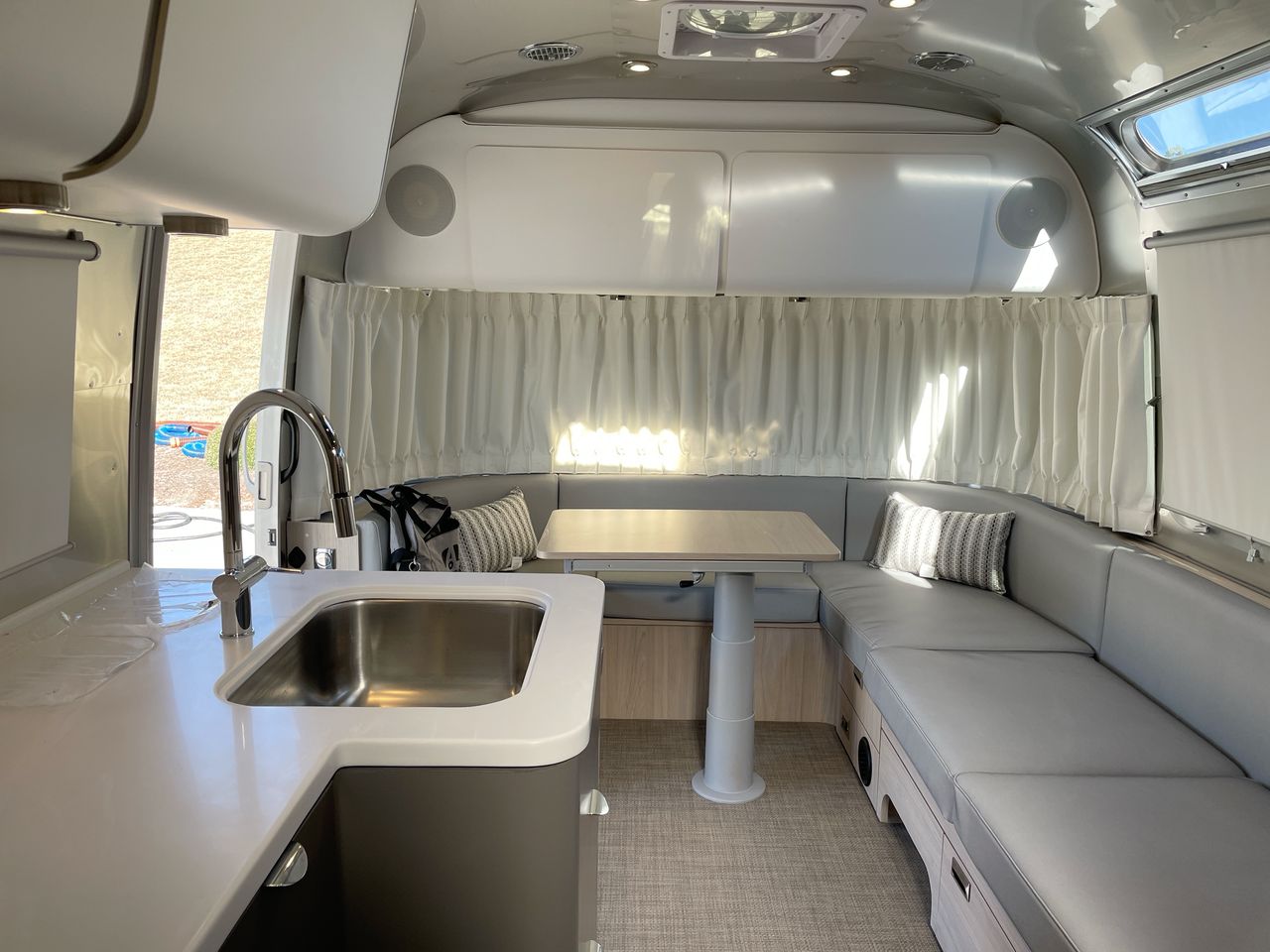 2026 Airstream 27FBT Base