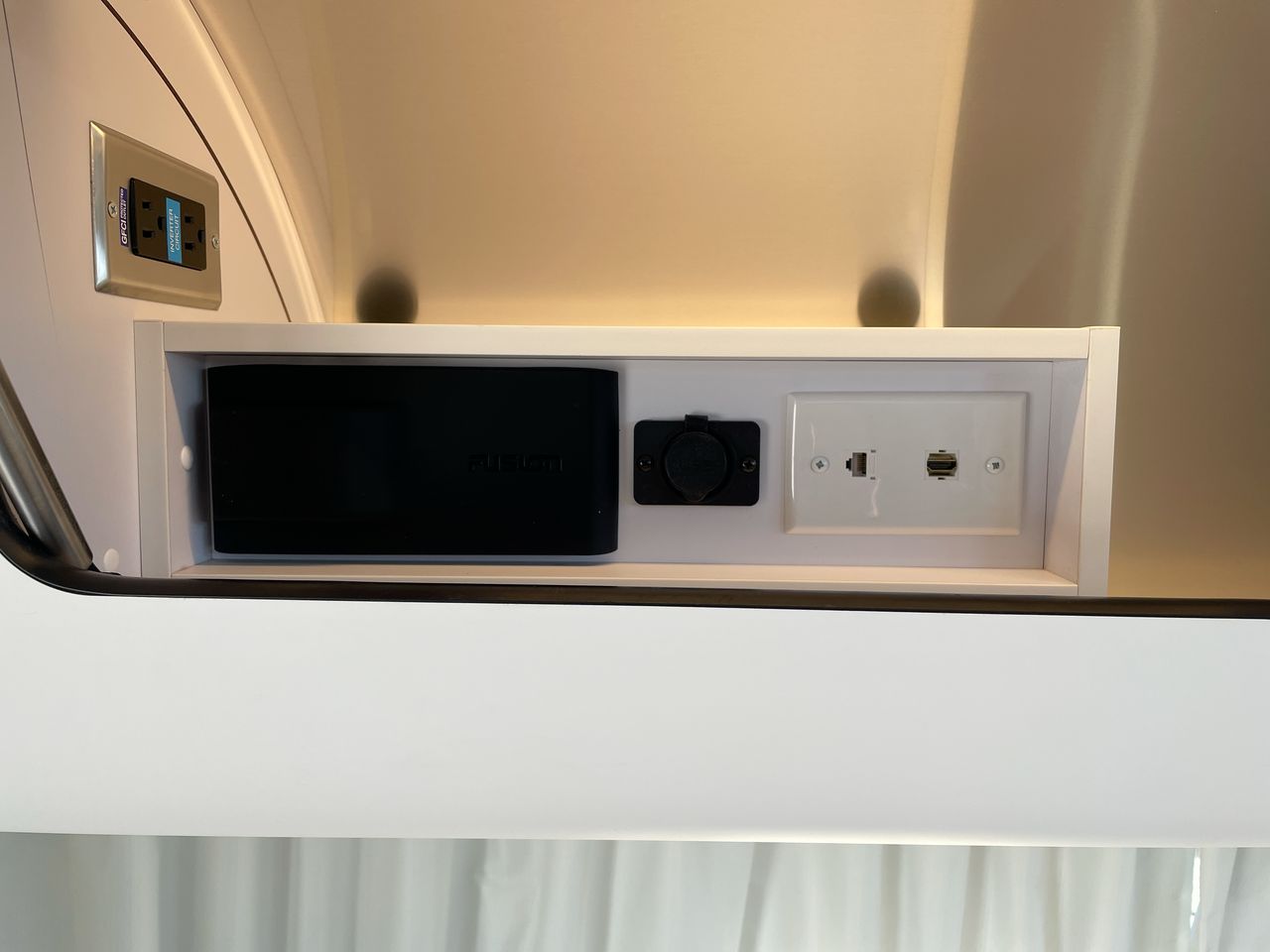 2026 Airstream 27FBT Base