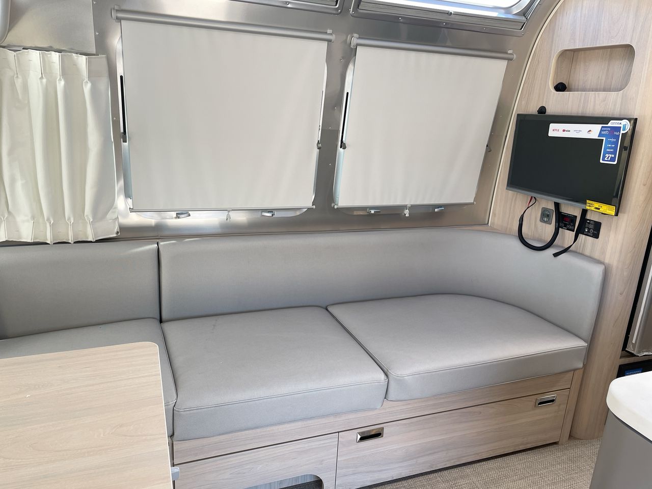 2026 Airstream 27FBT Base