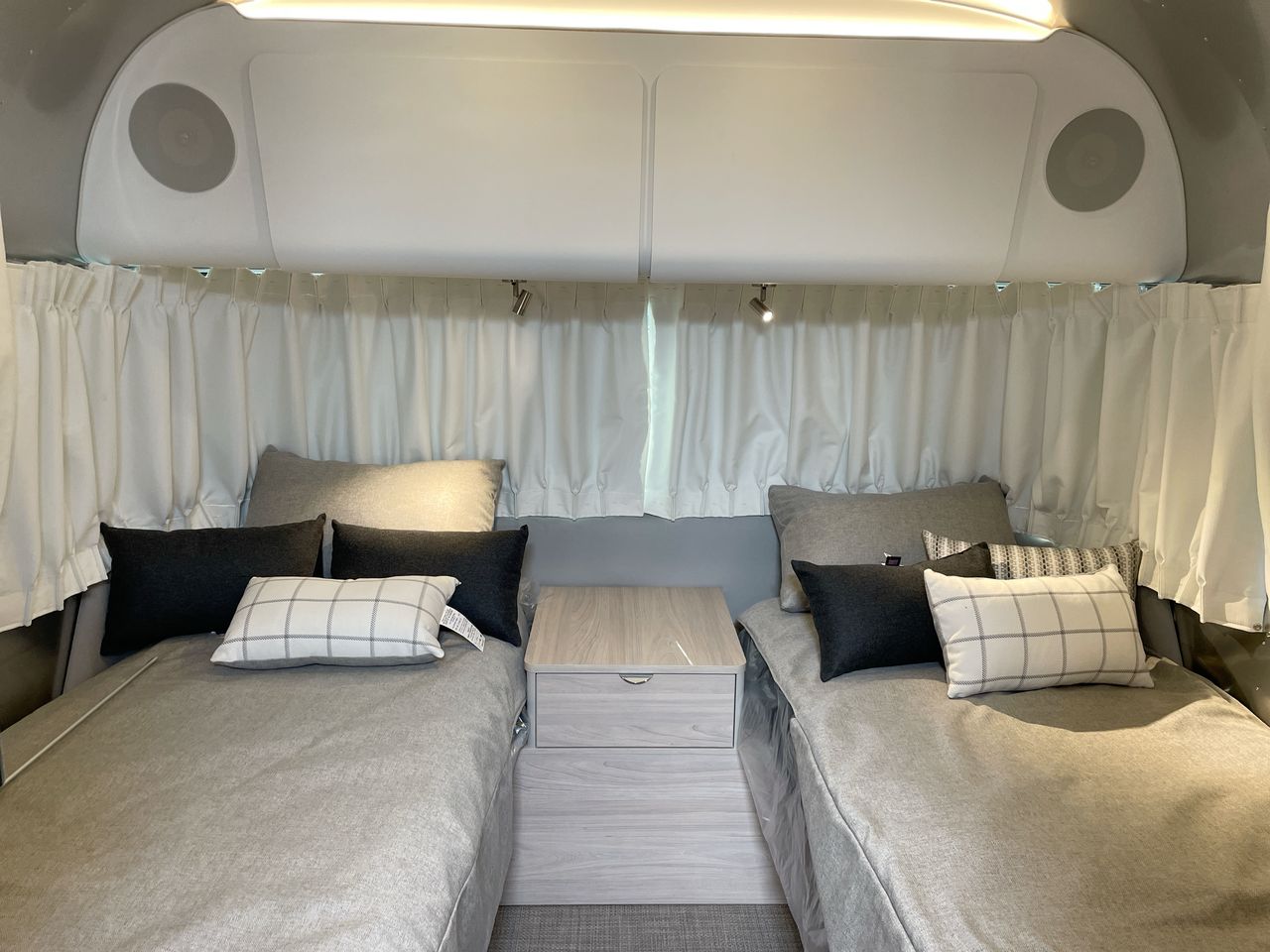 2026 Airstream 27FBT Base