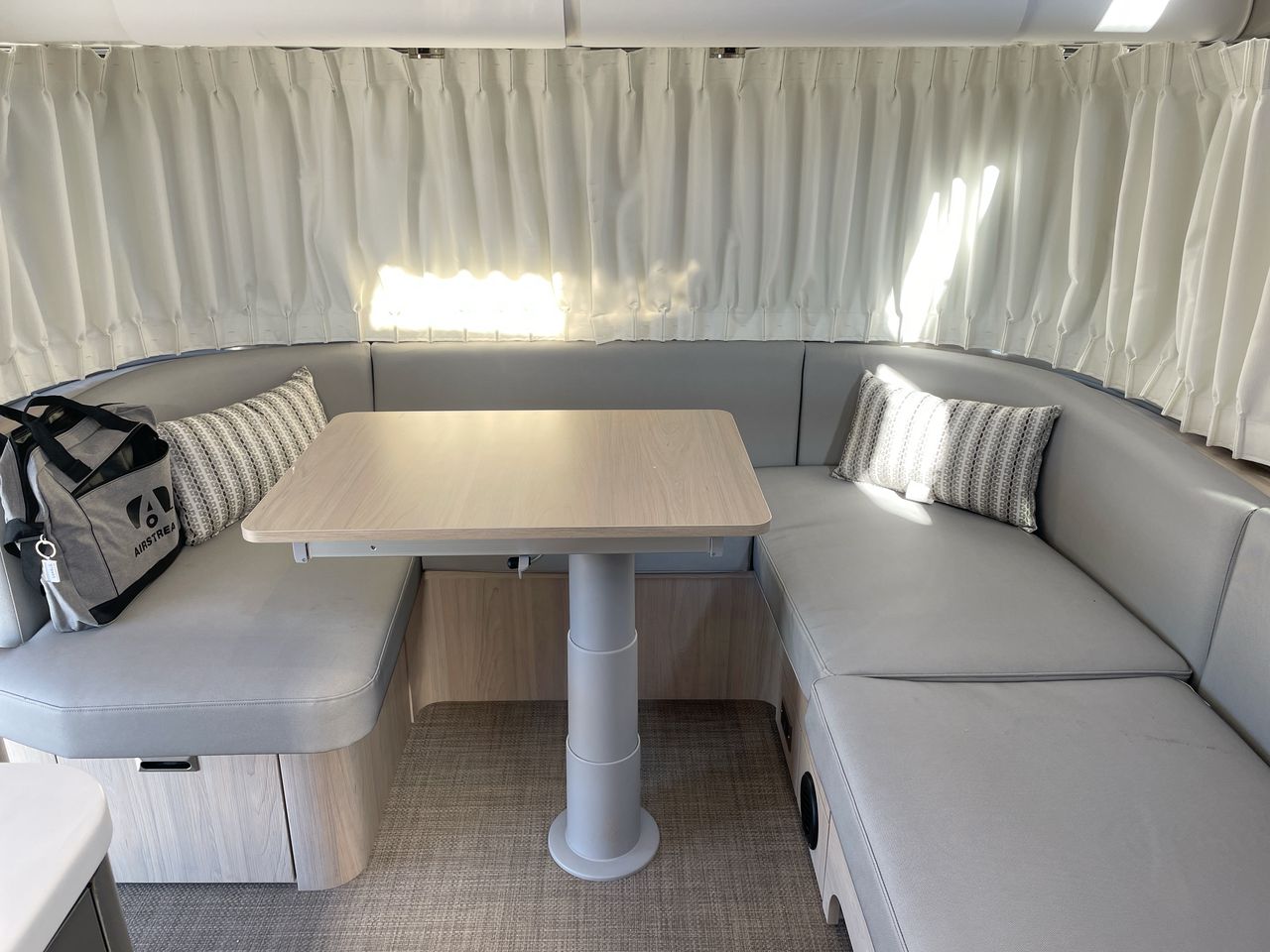 2026 Airstream 27FBT Base