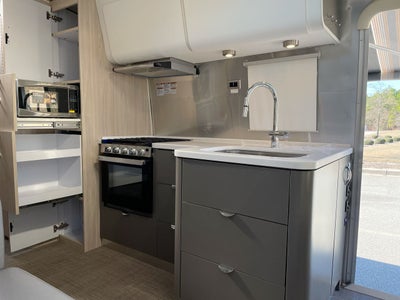 2026 Airstream 27FBT Base