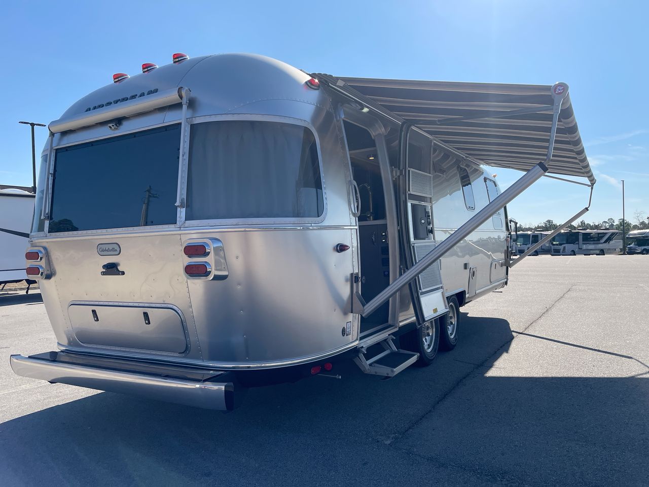2026 Airstream 27FBT Base