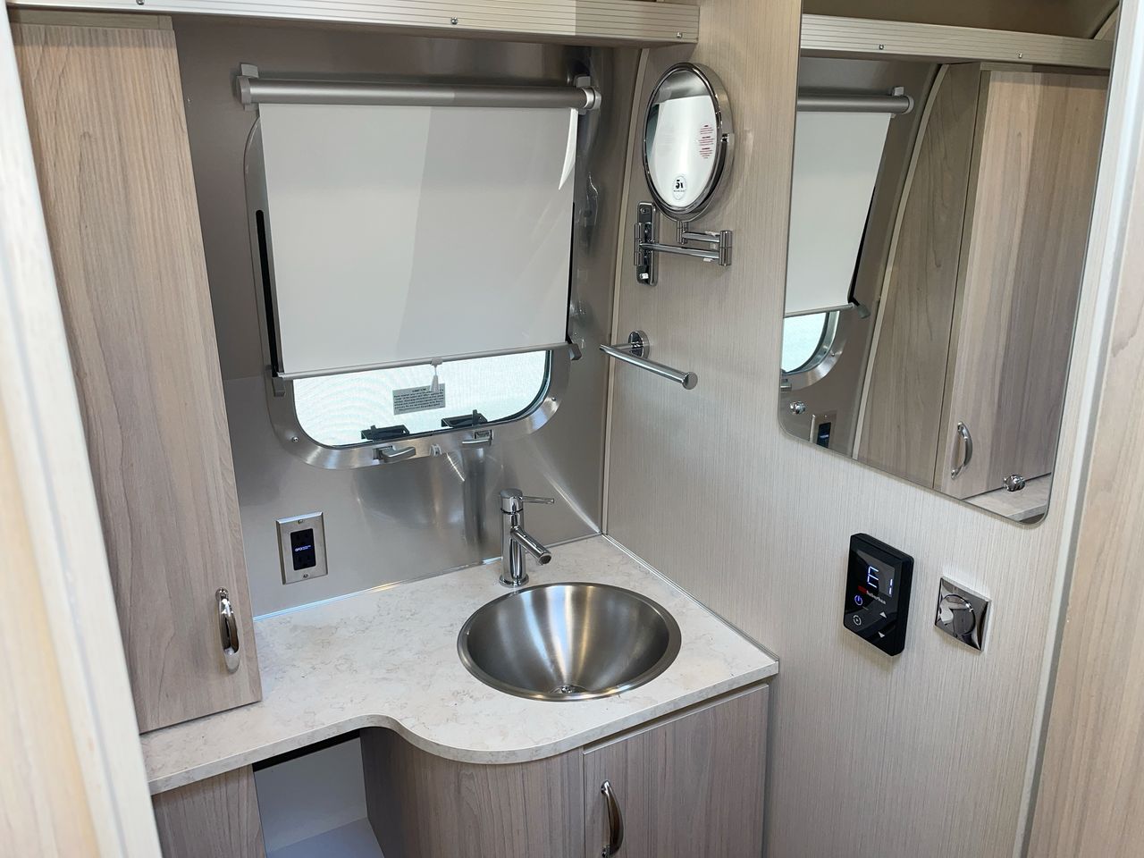 2026 Airstream 27FBT Base