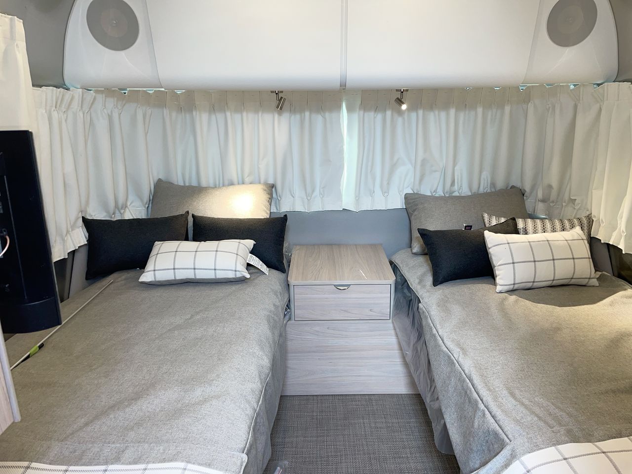 2026 Airstream 27FBT Base
