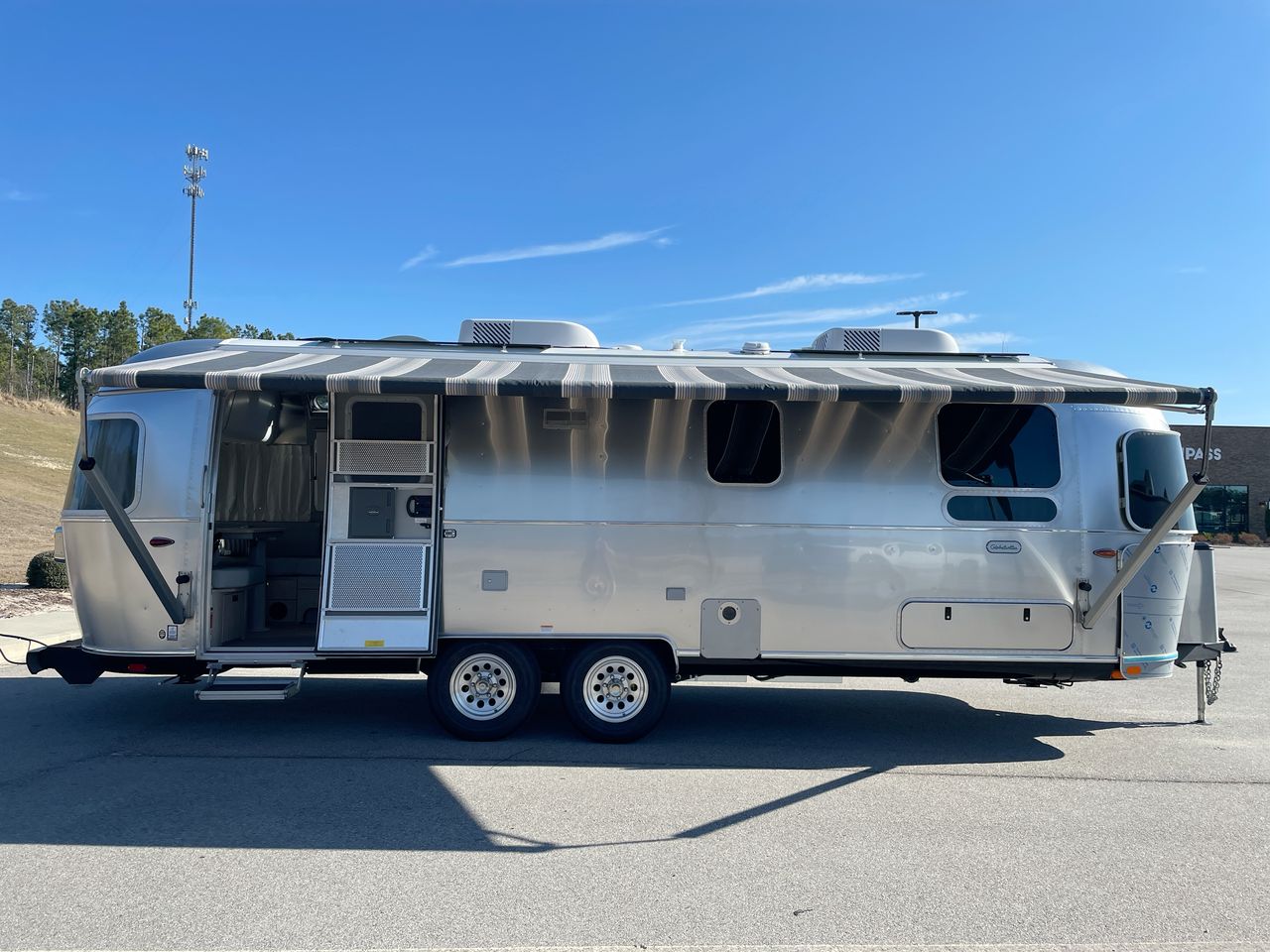2026 Airstream 27FBT Base