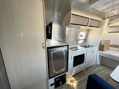 2025 Airstream 22FB Base