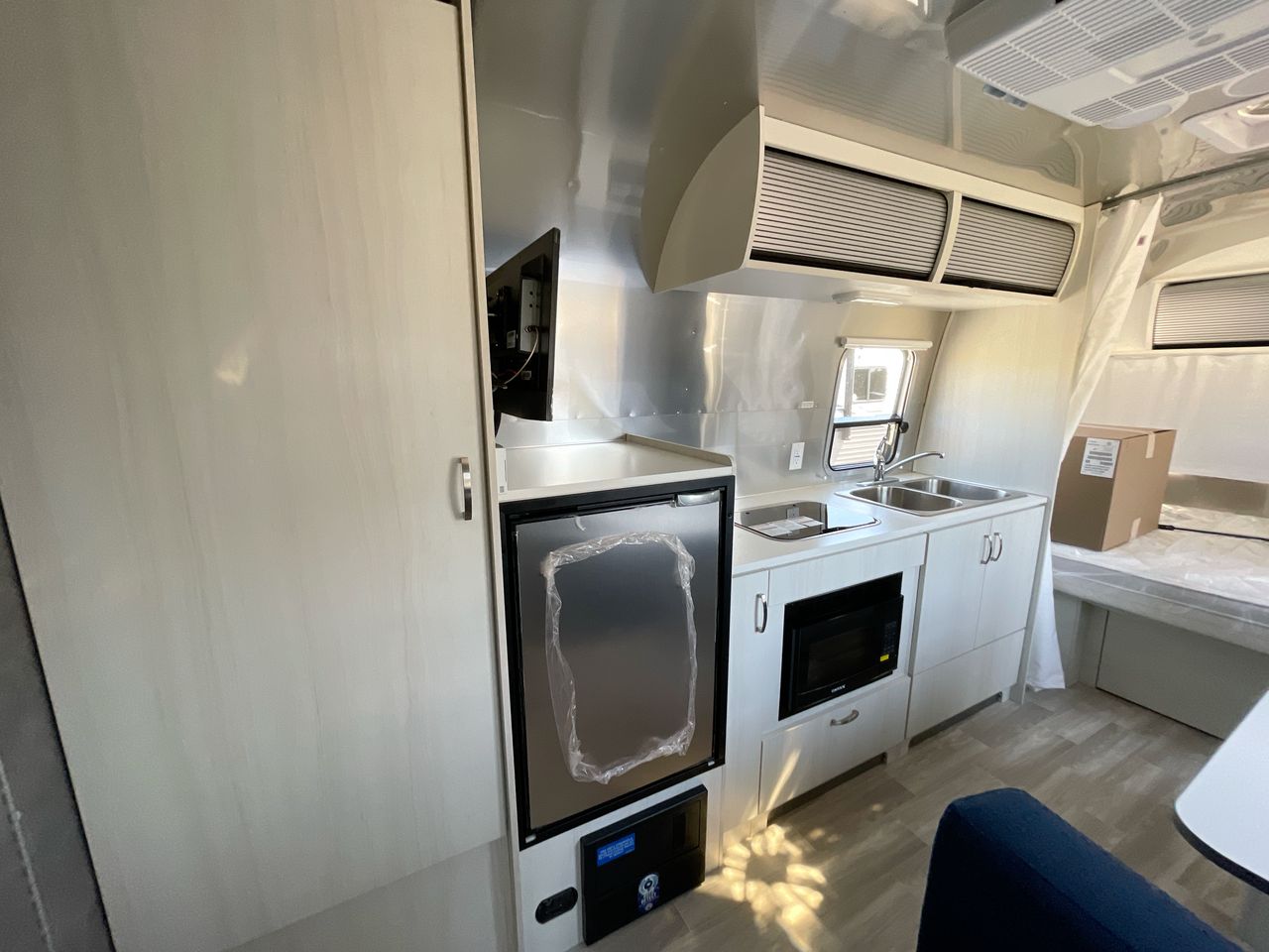 2025 Airstream 22FB Base