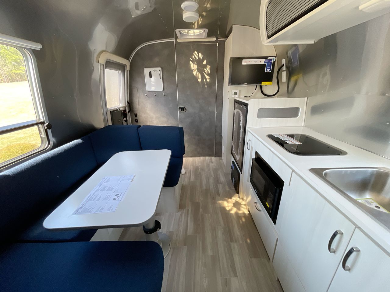 2025 Airstream 22FB Base