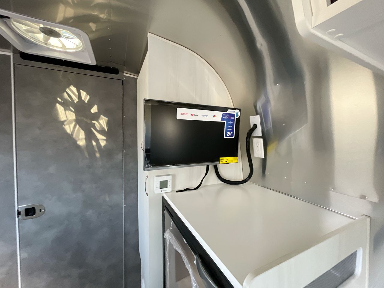 2025 Airstream 22FB Base