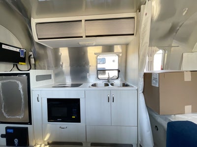 2025 Airstream 22FB Base