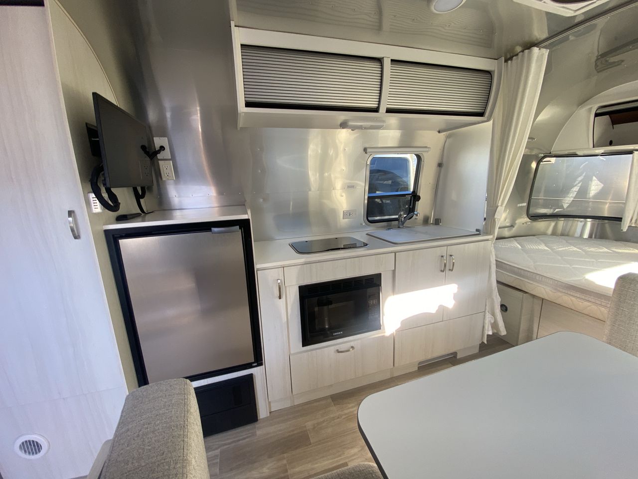 2024 Airstream 22FB Base
