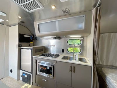 2026 Airstream 22FB Base