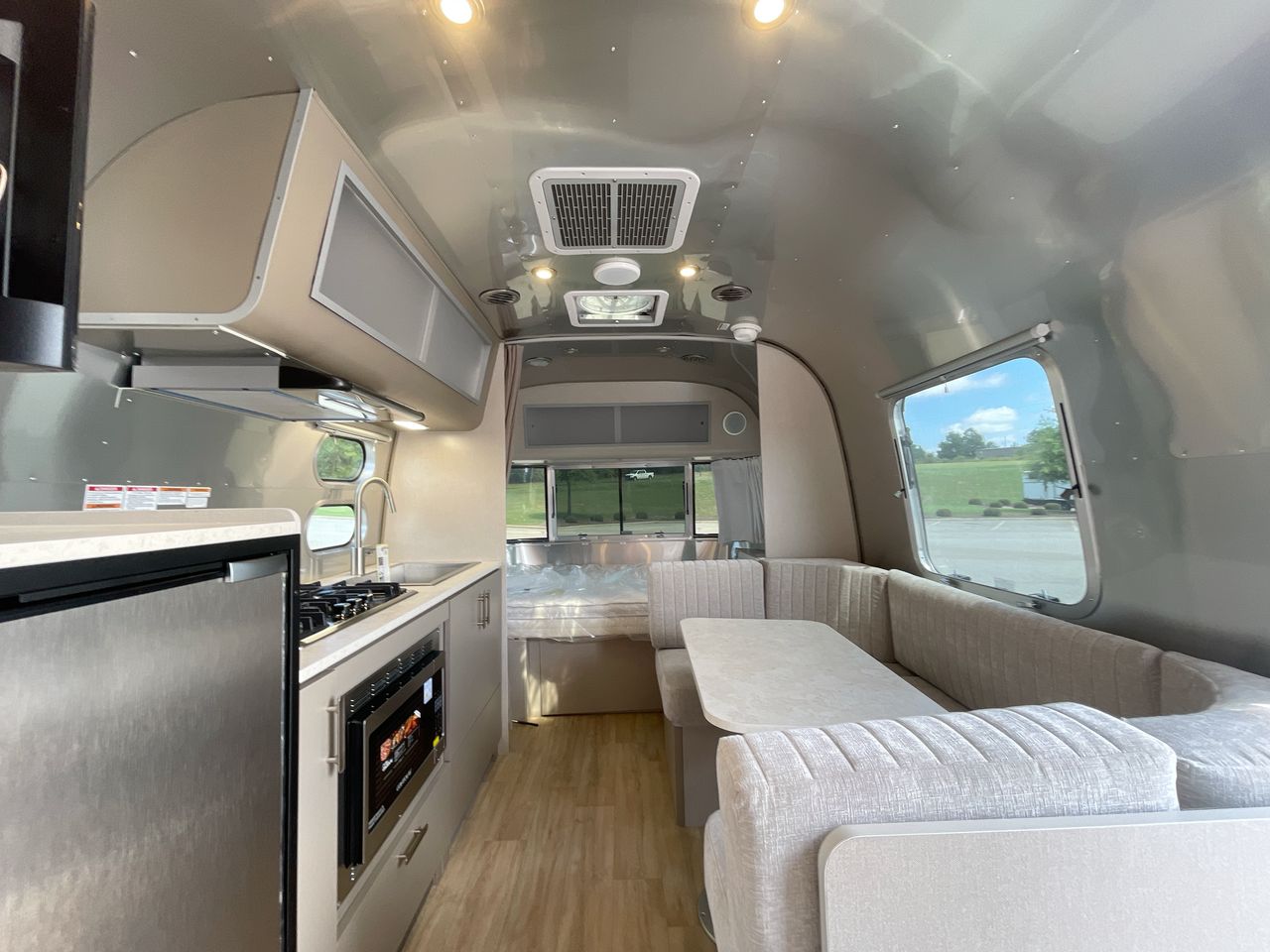 2026 Airstream 22FB Base